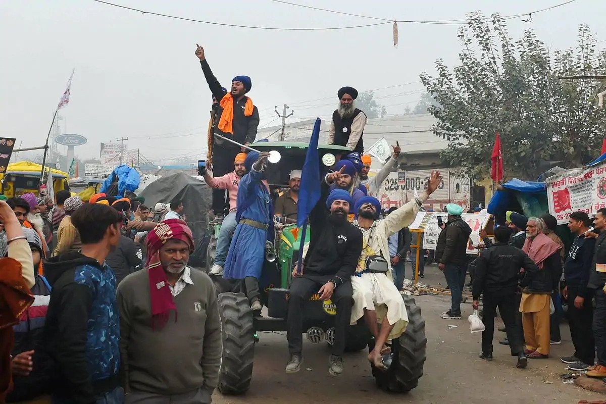 Farmers, who have been continuously opposing the farmers' movement, have got the Tractor Rally approved by the Delhi Police on 26th January