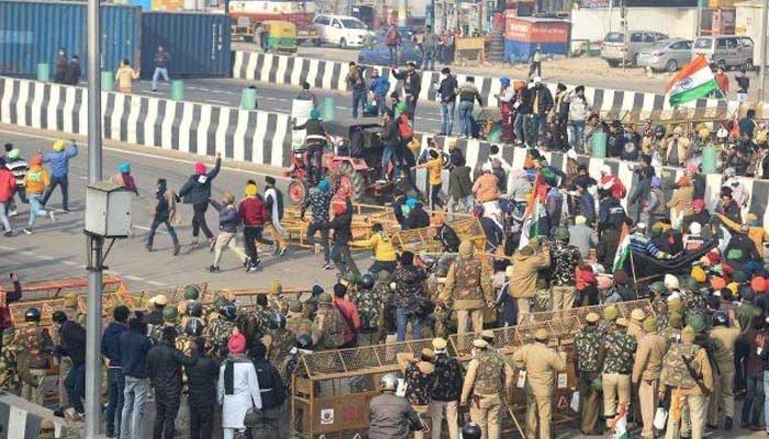 Violent violence has taken place in the name of farmer protests in Delhi. More than 300 policemen have been injured in this incident.
