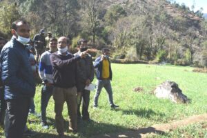 District Magistrate Shri Mayur Dixit made a geographical inspection of the village of Sauna, Gangori, Netla and took stock of the newly constructed schemes.