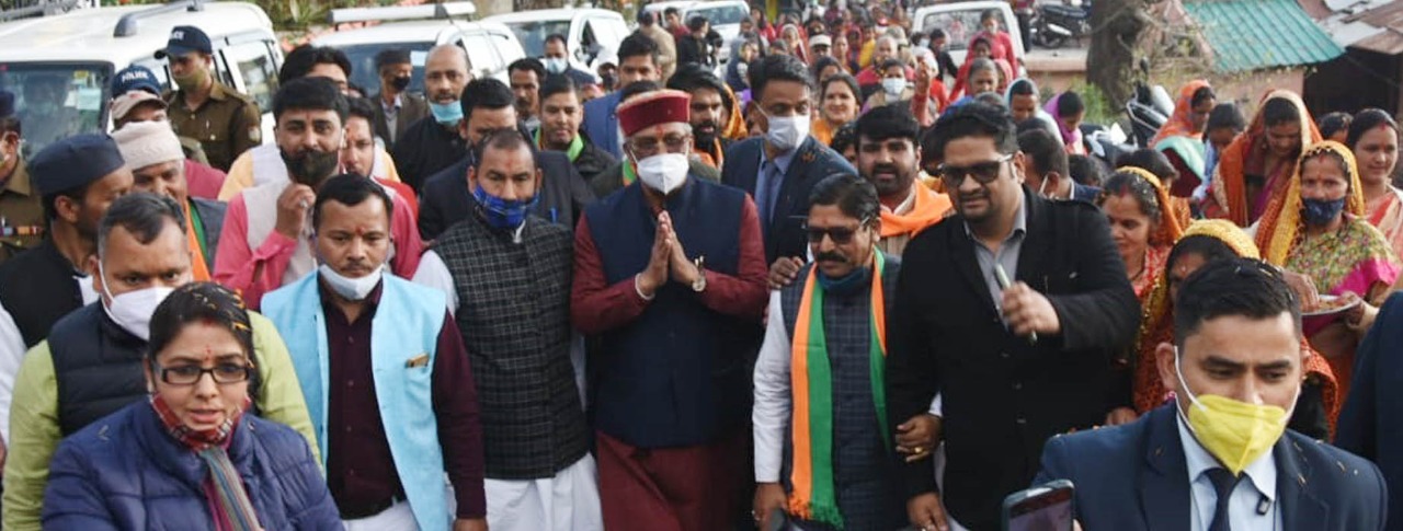 Chief Minister Shri Trivendra Singh Rawat reached Ranikhet from Nainital by car as per his schedule on Saturday. During this time