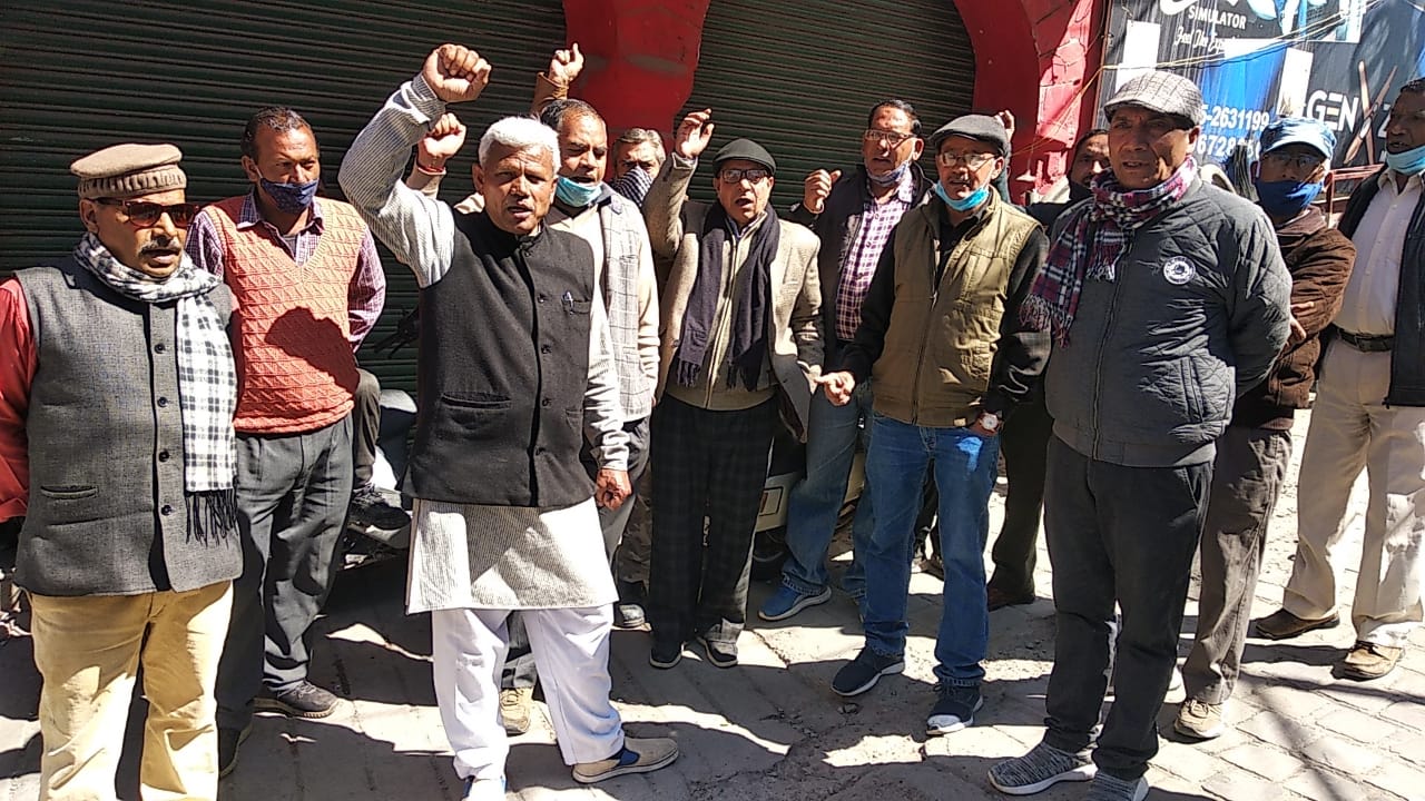 Under which state agitators gathered in Mussoorie at the Picture Palace in Mussoorie and shouted slogans against the central and state