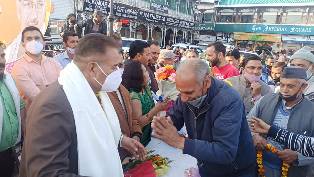 After Mussoorie MLA Ganesh Joshi became Cabinet Minister, he reached Mussoorie for the first time where he was given a grand