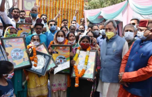 Chief Minister Shri Tirath Singh Rawat paid floral tribute to Bharat Ratna Dr. Bhimrao Ambedkar on the occasion of his birth anniversary at BJP State Office on Wednesday. On this occasion, congratulating and wishing the people of the state, he said that Bharat Ratna Dr. Bhimrao Ambedkar dedicated his entire life to remove social inequality and provide social justice to the underprivileged.