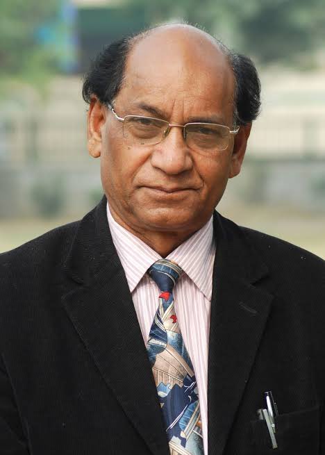 The famous poet Kunwar Bechain Singh has passed away. He had become corona infected. Apart from him, wife Santosh Kunwar