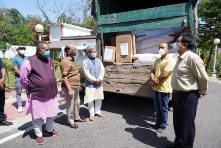 Hans Foundation at Bijapur House gave the Chief Minister Mr. Tirath Singh Rawat 40 Oxygen Concentrators, 60 Nebulizer Machines, 500 Oximeter, 448 Digital Thermometer, 587 PPE Kit 587, 50 Infrared Thermometer, Oxygen Mask 300, Surgical Mask 3250, Sanitizer 170, Steamer 100, Presented BP machine 20 and other materials.