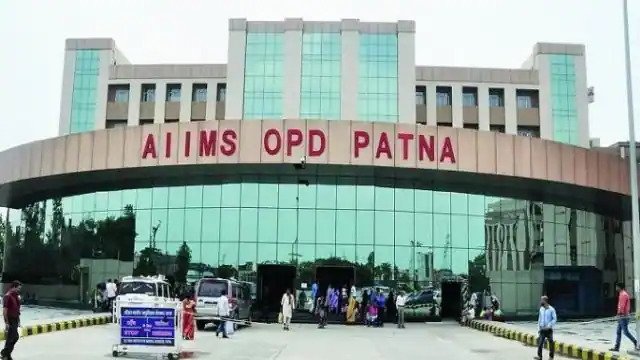 Resident doctors of Patna AIIMS have threatened to go on strike for their demands. Doctors have accused them of not getting beds