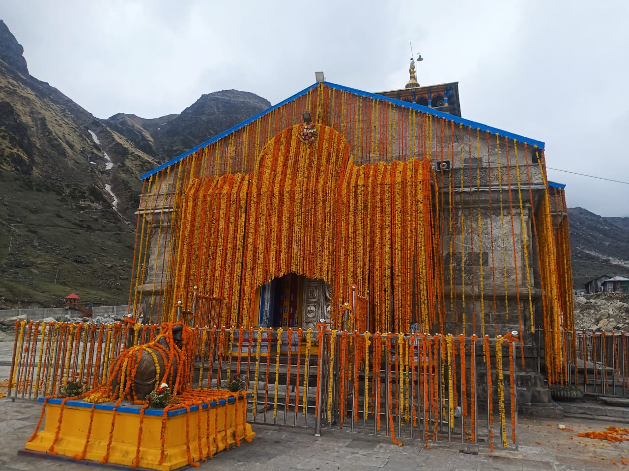 The doors of Shri Kedarnath Dham will open at 5 am on Monday 17 May. Chief Minister Mr. Tirath Singh Rawat has wished the devotees and also appealed to the devotees to offer prayers at their homes.