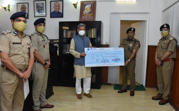 In view of Kovid-19, DGP Mr. Ashok Kumar has given a check of 85 lakh 95 thousand 350 rupees for Chief Minister Relief Fund.