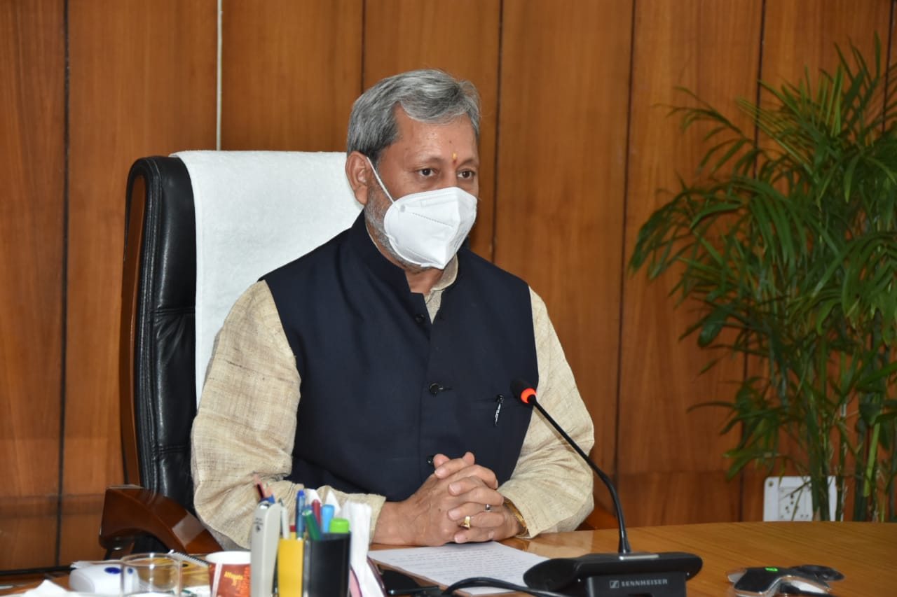 Chief Minister Shri Tirath Singh Rawat participated in a meeting organized in connection with the status and vaccination of covid-19