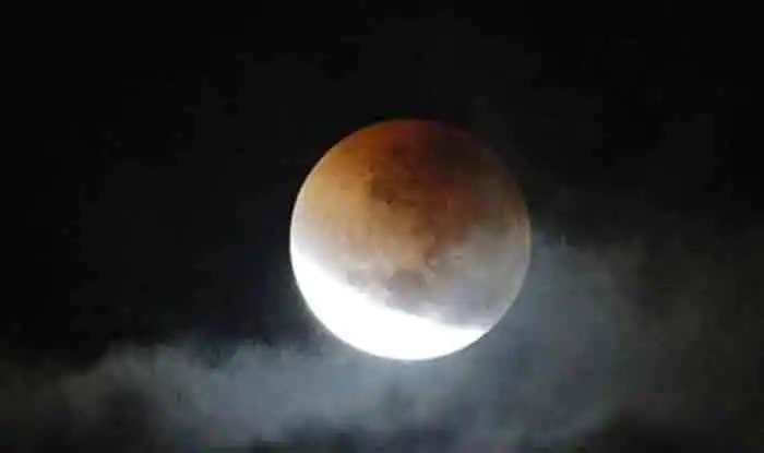 The first lunar eclipse of 2021 will take place in the month of May. This eclipse will take place on the full moon date of Vaishakh month,