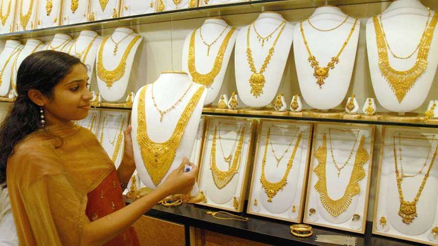 Gold hallmarking has become mandatory in the country from today. That is, if you buy gold from any shop from today, then you will get