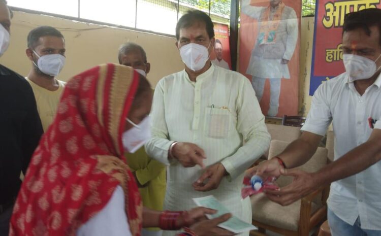 Uttarakhand Assembly Speaker Prem Chand Agarwal distributed checks for financial assistance of Rs 5 lakh to 64 poor, helpless