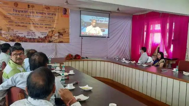 Uttar Pradesh Chief Minister Yogi Adityanath has distributed tool kits to 21,000 beneficiaries under the 'Vishwakarma Shram Samman Yojana'