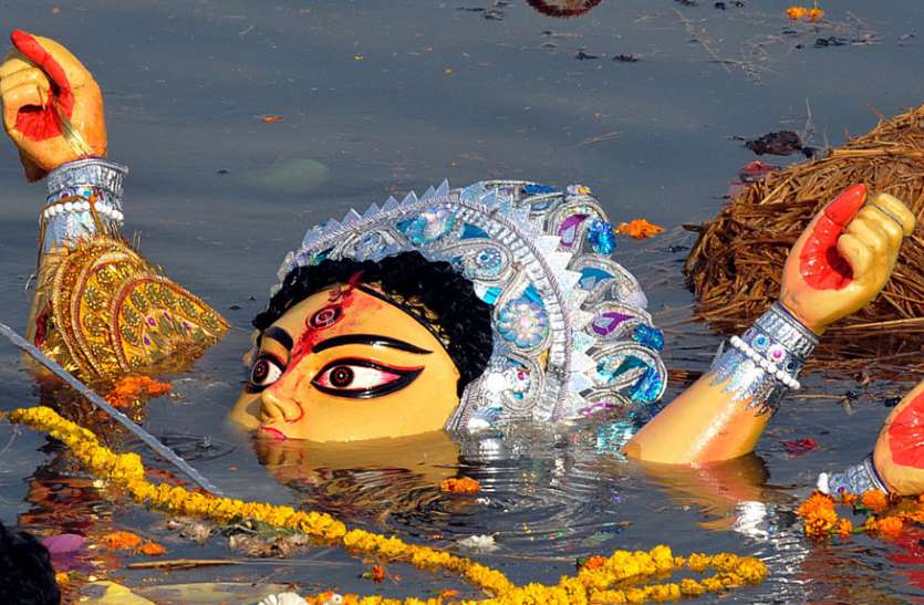 Idol immersion has been banned in Delhi. Idol immersion in Yamuna river will not be allowed. Along with this, idol immersion