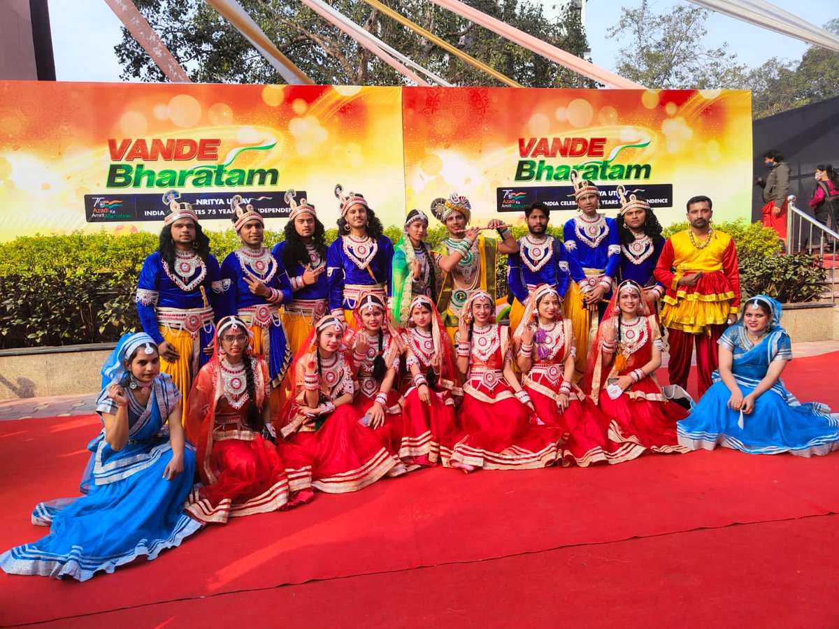 73 groups of 949 dance artists from North, South, East, West zones have reached the grand finale of 'Vande Bharatam-Nritya Utsav'.
