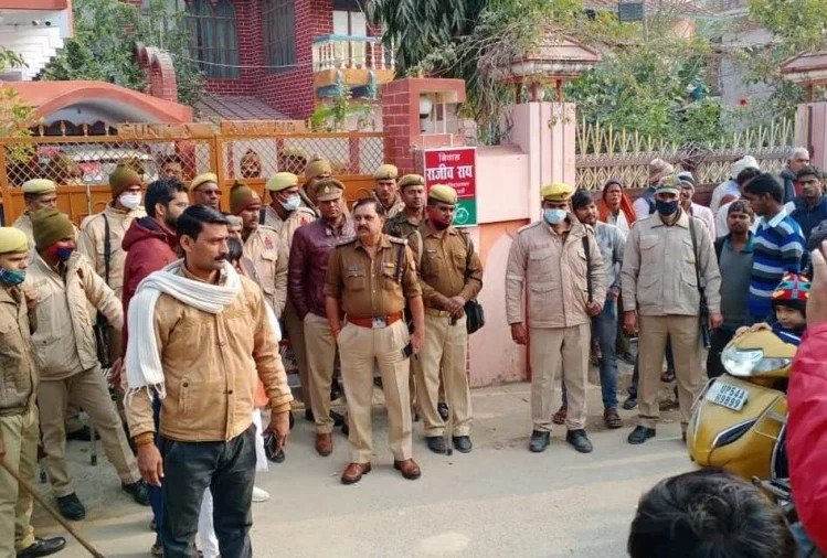 Income Tax Department today raided the premises of Samajwadi Party's senior national secretary and spokesperson leader Rajiv Rai in Mau