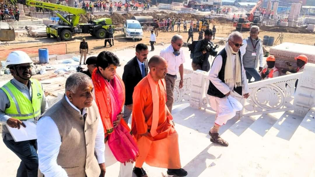 CM Yogi and Jyotiraditya Scindia reached Ayodhya, reviewed the airport construction work and visited Ram temple.