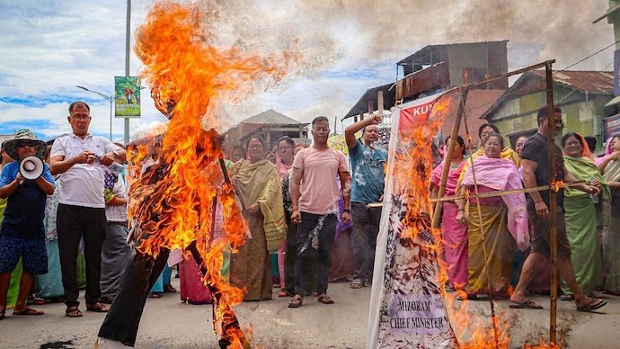 लोकसभा चुनाव 2024: मणिपुर के बिष्णुपुर में फायरिंग में तीन लोग घायल, छत्तीसगढ़ में ग्रेनेड ब्लास्ट