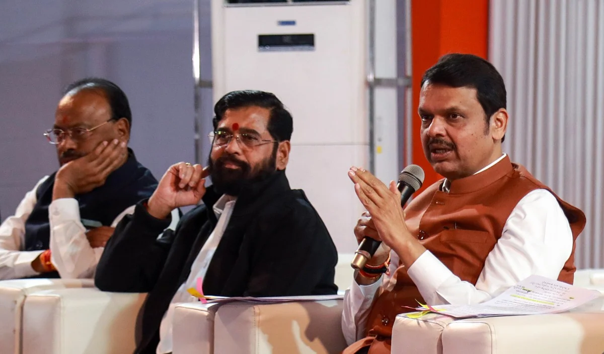 फडणवीस ने शिंदे की शक्तियों में कटौती, महायुति में बढ़ा तनाव