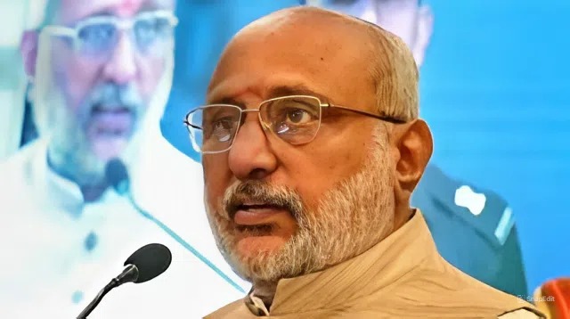 उपराष्ट्रपति चुनाव: फडणवीस की रणनीति और पवार-ठाकरे की दुविधा