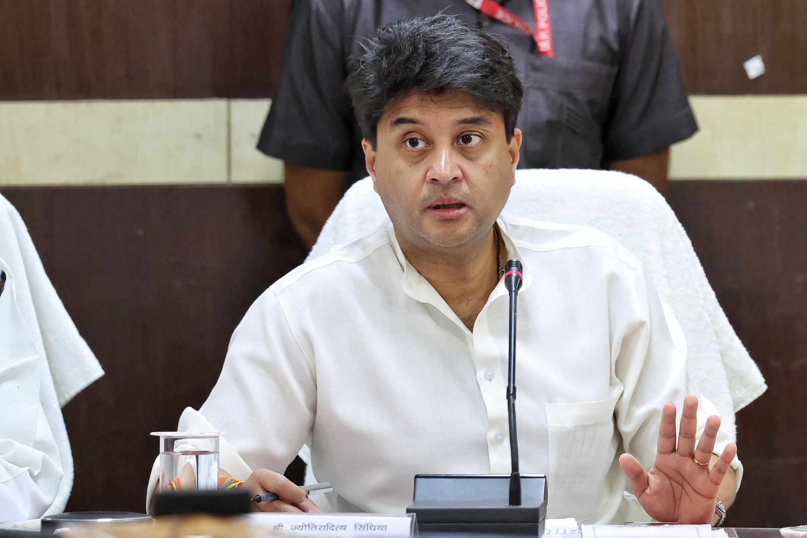 ग्वालियर के विकास कार्यों की समीक्षा सिंधिया ने तय की समयसीमा