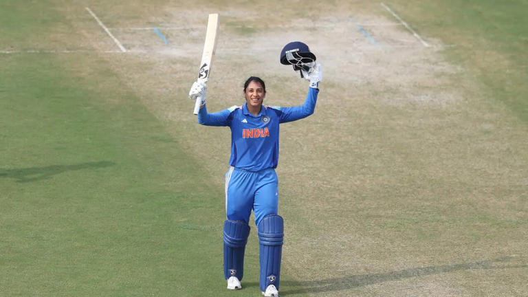 स्मृति मंधाना बनी एक साल में तीन ODI शतक लगाने वाली दुनिया की पहली खिलाड़ी