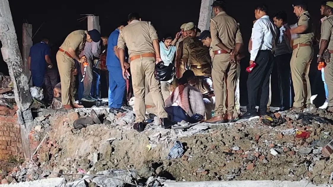 अयोध्या में दर्दनाक हादसा: घर में धमाका, 5 की मौत — मलबे में दबे लोगों की तलाश जारी